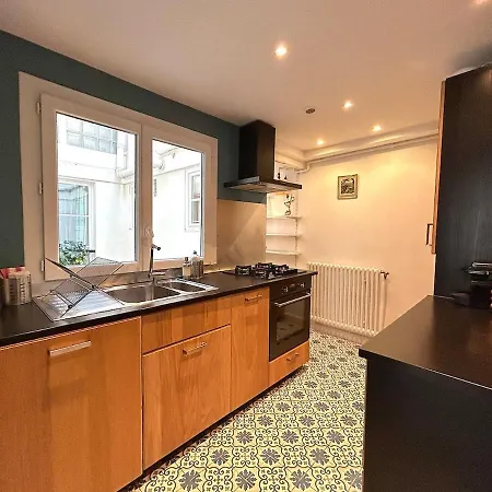 Outstanding And Sunbathed 3 Br Parigi