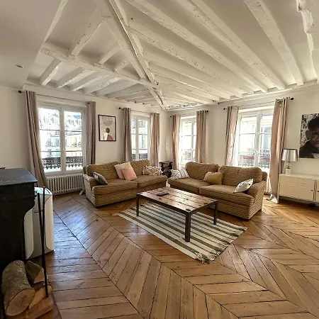 Outstanding And Sunbathed 3 Br Appartement