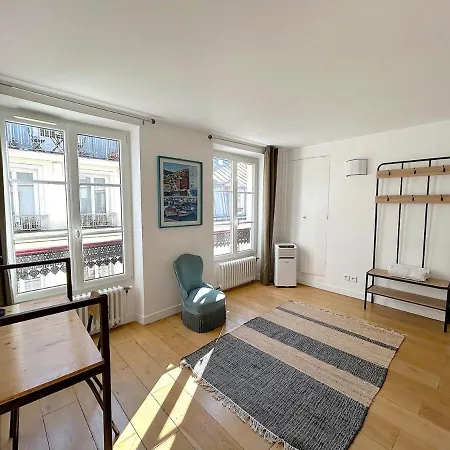 Outstanding And Sunbathed 3 Br Апартаменты *