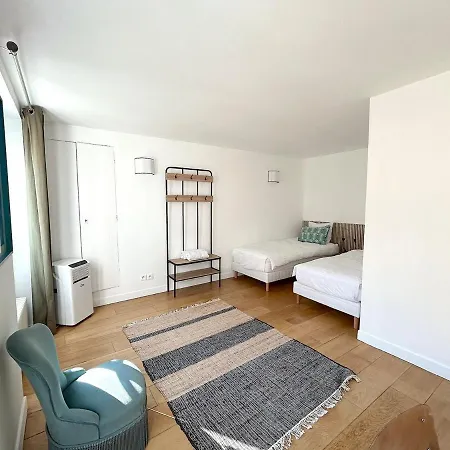 Апартаменты Outstanding And Sunbathed 3 Br *