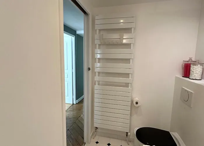 Апартаменты Outstanding And Sunbathed 3 Br