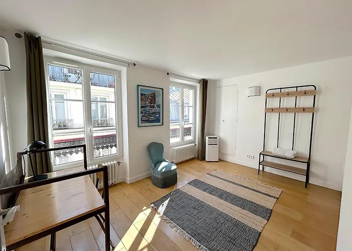 Outstanding And Sunbathed 3 Br Апартаменты *