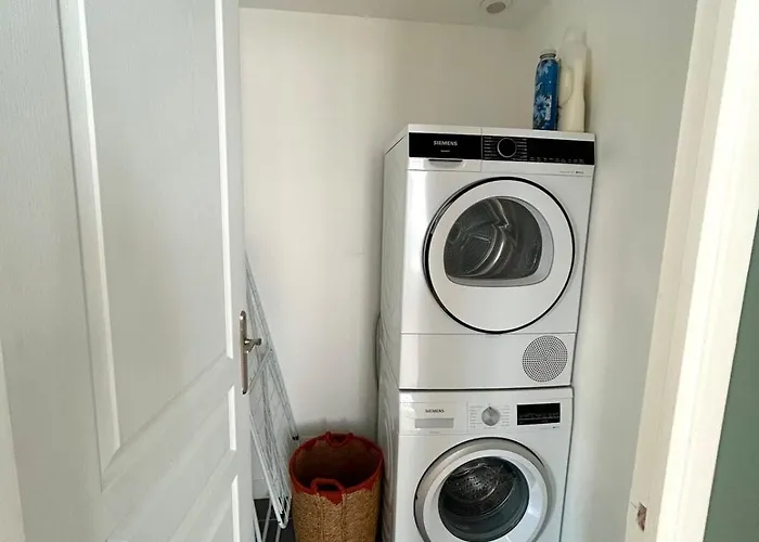 Outstanding And Sunbathed 3 Br Апартаменты Париж