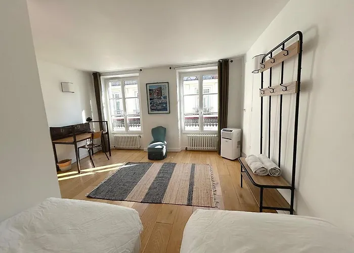 公寓 Outstanding And Sunbathed 3 Br